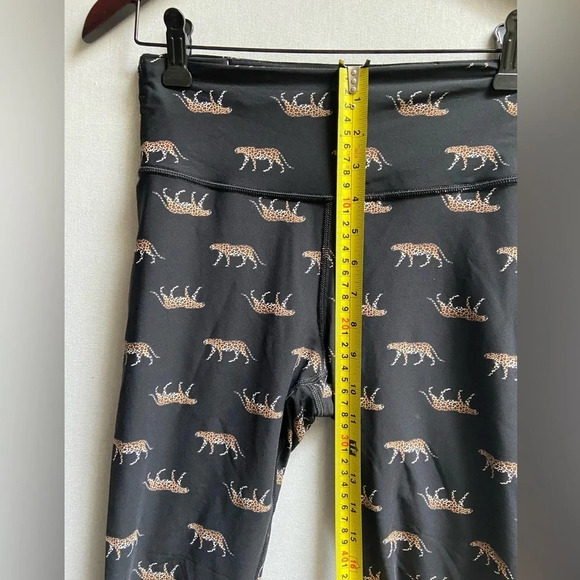 Victoria Secret Leopard sports bra and leggings set Sz S - Picture 12 of 14